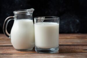 Mleko bez laktozy – Kiedy tradycja spotyka się z nauką