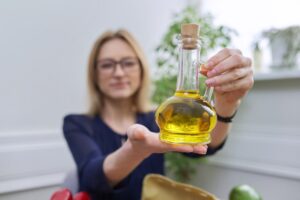 Zastosowanie parafinowego oleju do oprysku roślin – porady dotyczące właściwego czasu i gatunków